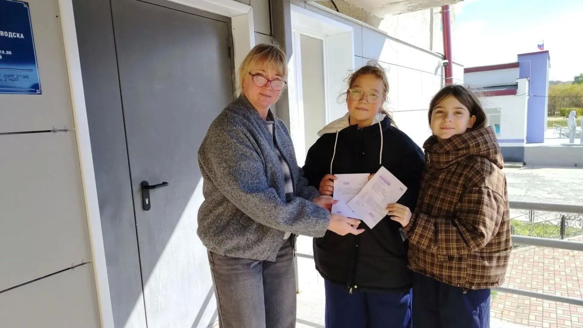 Библиотеки Невельского муниципального округа — городская библиотека «Северная», библиотека села Горнозаводск и модельная центральная районная библиотека — присоединились ко Всероссийской акции #ДарюТепло, приуроченной ко Дню...