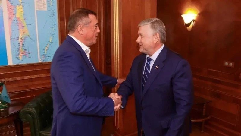 Депутат Госдумы Георгий Карлов поздравил Валерия Лимаренко с днем рождения