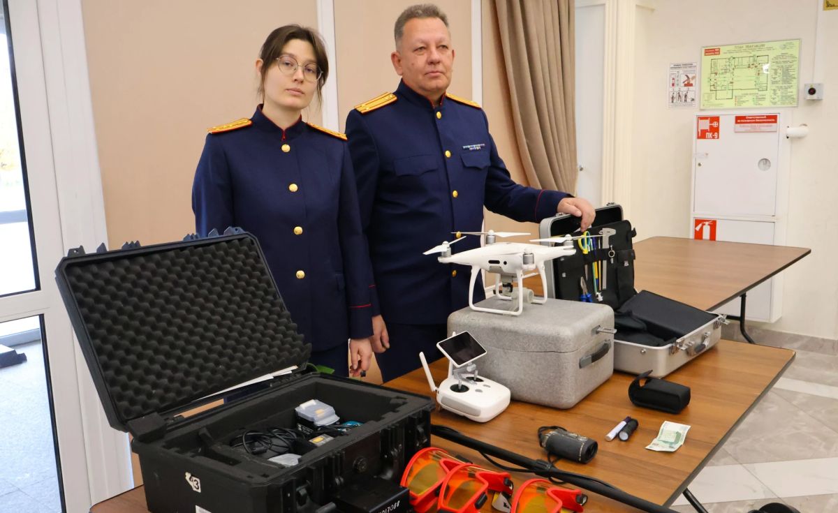 В День образования криминалистической службы СК России сахалинские криминалисты рассказали кадетам о профессии и показали технику