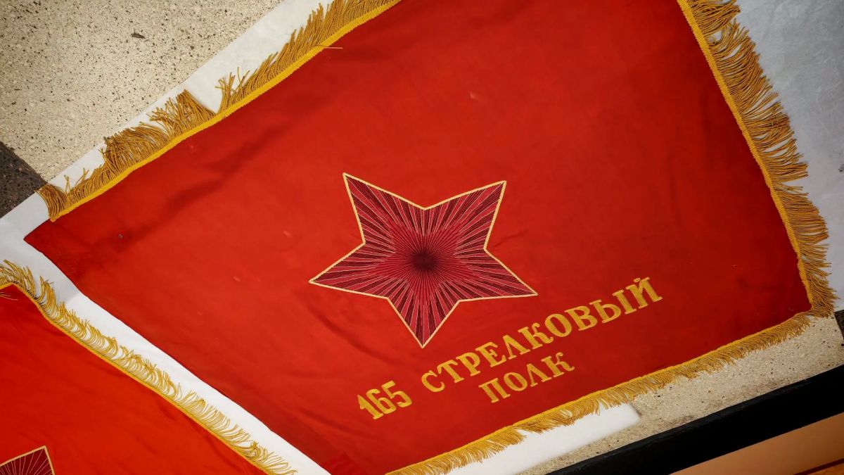 Музейно-мемориальный комплекс «Победа» готовится к открытию выставки «Знамена Победы», где представят подлинные реликвии из фондов ЦМВС РФ Музейно-мемориальный комплекс «Победа» готовится к открытию выставки «Знамена Победы», где представят подлинные реликвии из фондов ЦМВС РФ