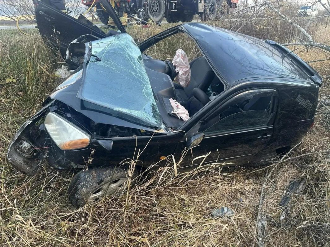 На юге Сахалина «Toyota Rav4» съехала в кювет, пострадали два человека