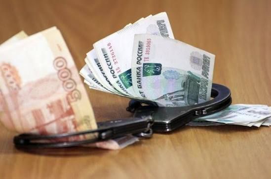 В Корсакове уборщицу подозревают в краже денег у тренера