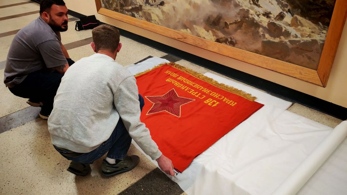 Музейно-мемориальный комплекс «Победа» готовится к открытию выставки «Знамена Победы», где представят подлинные реликвии из фондов ЦМВС РФ Музейно-мемориальный комплекс «Победа» готовится к открытию выставки «Знамена Победы», где представят подлинные реликвии из фондов ЦМВС РФ