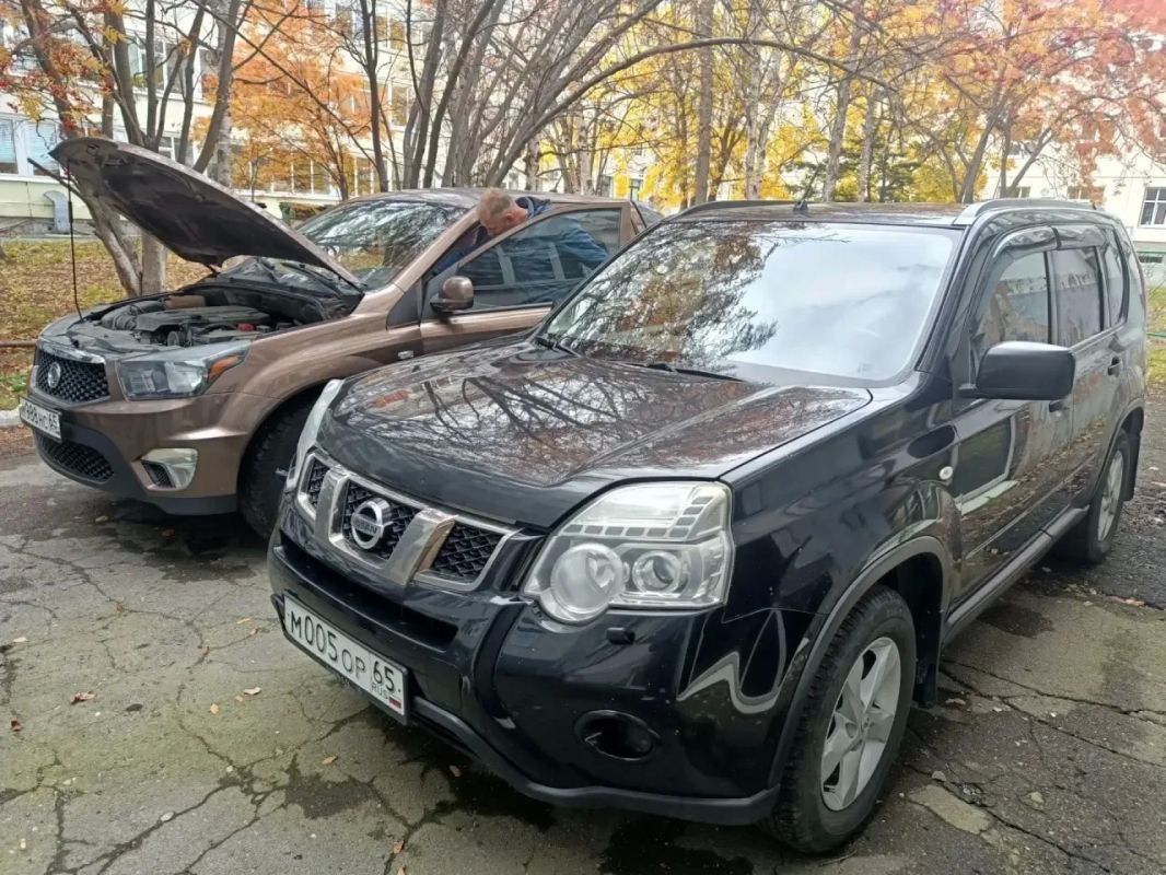 Ещё два автомобиля передали представителям Народного фронта для отправки в зону проведения спецоперации