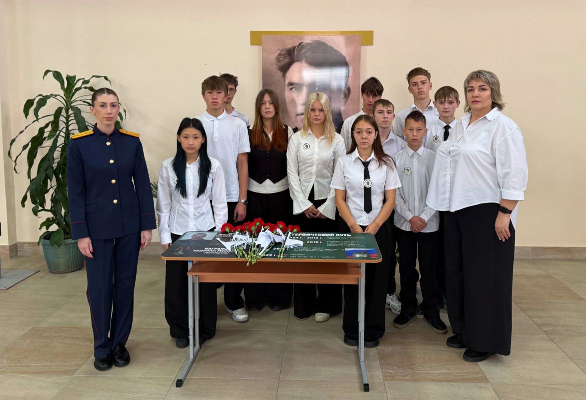 В Корсакове почтили память выпускника школы, погибшего при исполнении служебного долга В Корсакове почтили память выпускника школы, погибшего при исполнении служебного долга