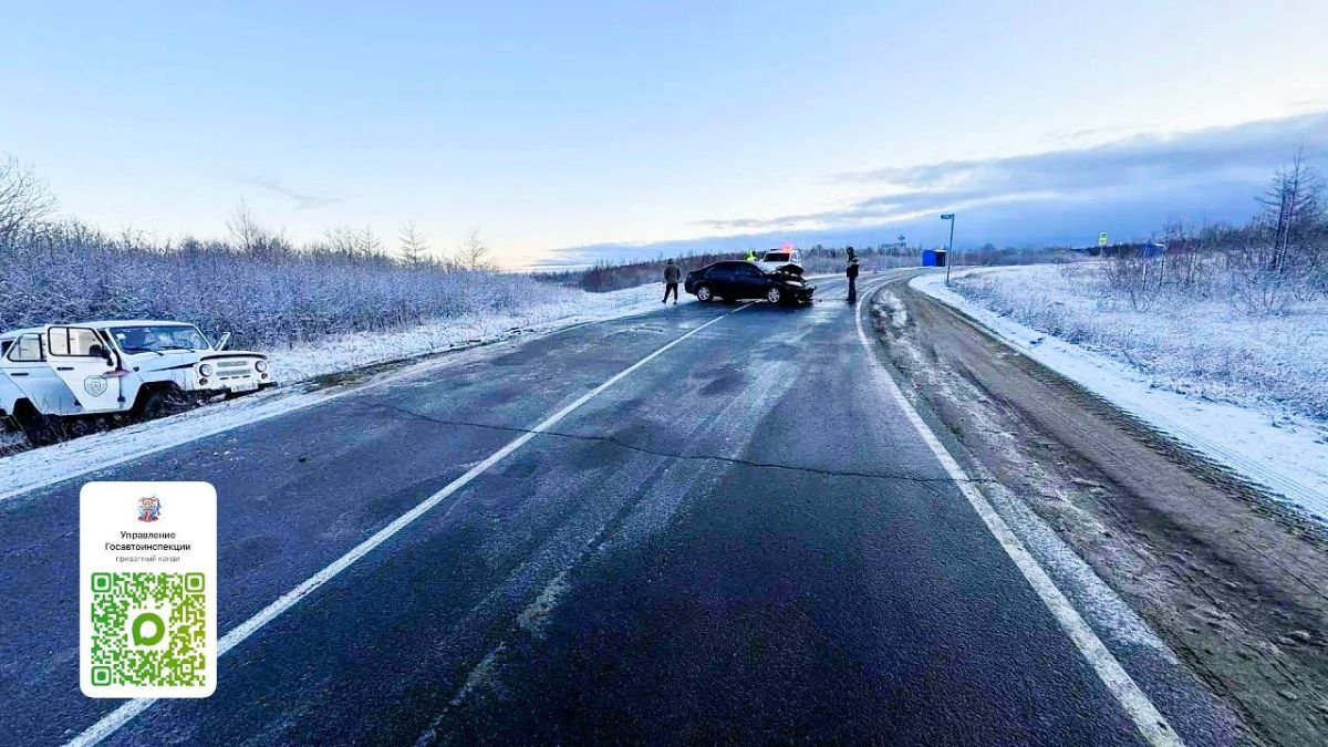 Водитель Toyota Camry выехал на встречку и столкнулся с УАЗом