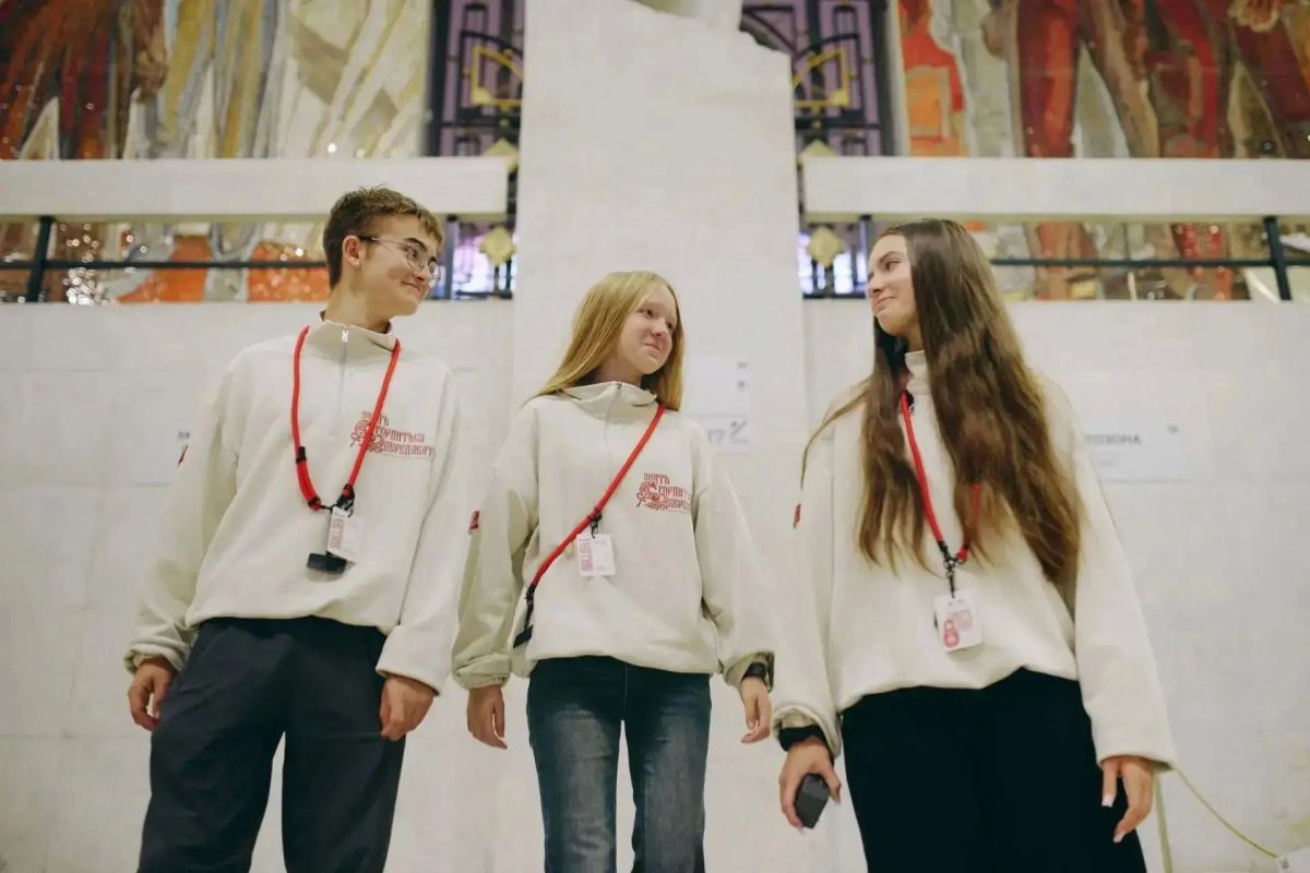 Сахалинские школьники представили регион на всероссийском форуме «Память жива» Сахалинские школьники представили регион на всероссийском форуме «Память жива»