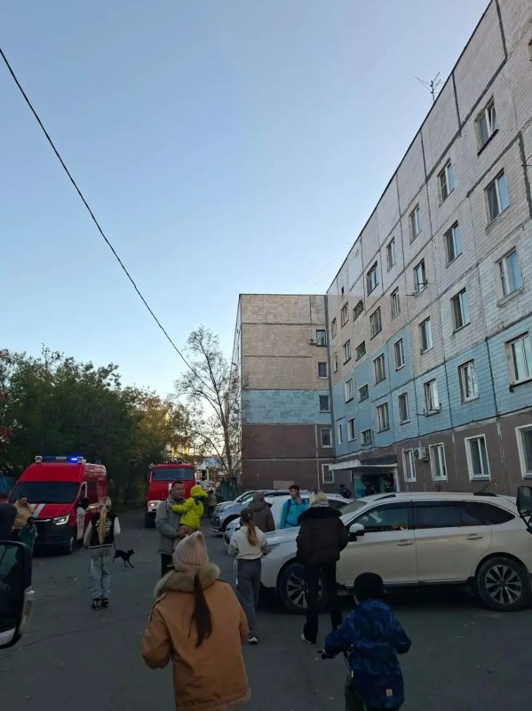«Три расчета и скорая: в Южно-Сахалинске горит квартира на улице Комсомольской «Три расчета и скорая: в Южно-Сахалинске горит квартира на улице Комсомольской