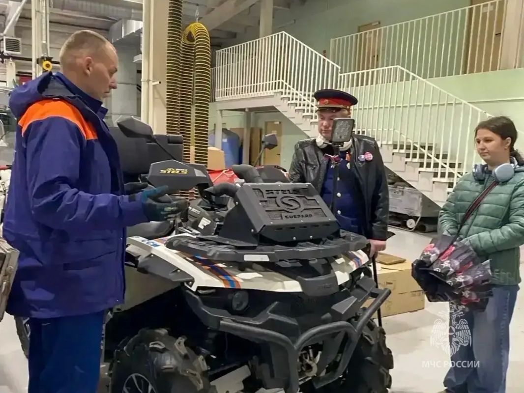 В гостях у спасателей. Специалисты поисково-спасательного отряд имени Полякова проводят для юных гостей познавательные экскурсии В гостях у спасателей. Специалисты поисково-спасательного отряд имени Полякова проводят для юных гостей познавательные экскурсии