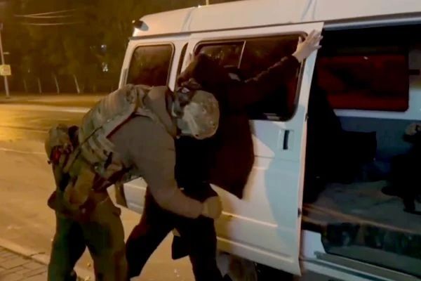 На Сахалине при силовой поддержке СОБР «Редут» Росгвардии проведен второй этап операции «Нелегал-2026» На Сахалине при силовой поддержке СОБР «Редут» Росгвардии проведен второй этап операции «Нелегал-2026»