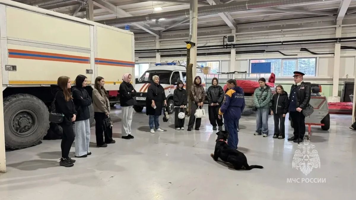 В гостях у спасателей. Специалисты поисково-спасательного отряд имени Полякова проводят для юных гостей познавательные экскурсии В гостях у спасателей. Специалисты поисково-спасательного отряд имени Полякова проводят для юных гостей познавательные экскурсии