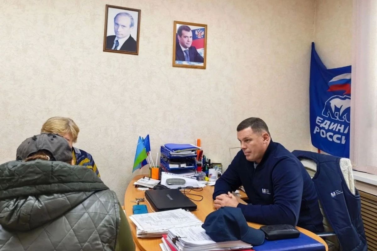 На связи с людьми: депутаты Сахалинской областной Думы продолжают личные приемы граждан