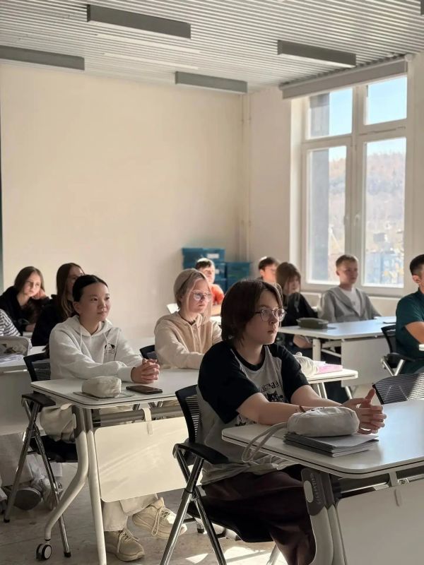 В «Сахалинтех Алаид» стартовала новая образовательная смена, которая продлится с 26 октября по 7 ноября Участниками смены стали 60 школьников 9–11 классов из разных муниципальных образований Сахалина. Обучение организовано... В «Сахалинтех Алаид» стартовала новая образовательная смена, которая продлится с 26 октября по 7 ноября Участниками смены стали 60 школьников 9–11 классов из разных муниципальных образований Сахалина. Обучение организовано...