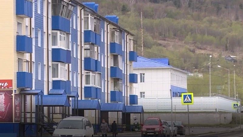 Мэр Макаровского района Сергей Фертиков уволил вице-мэра по ЖКХ и директора МУП «Строитель» из-за коммунальной аварии в доме на улице Ильичева