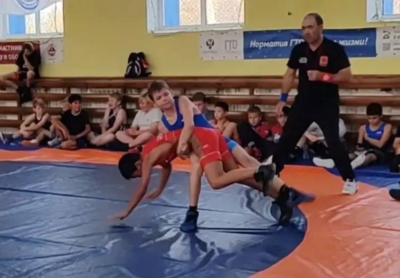 Борцы из трех регионов ДФО приняли участие в турнире на Сахалине Борцы из трех регионов ДФО приняли участие в турнире на Сахалине