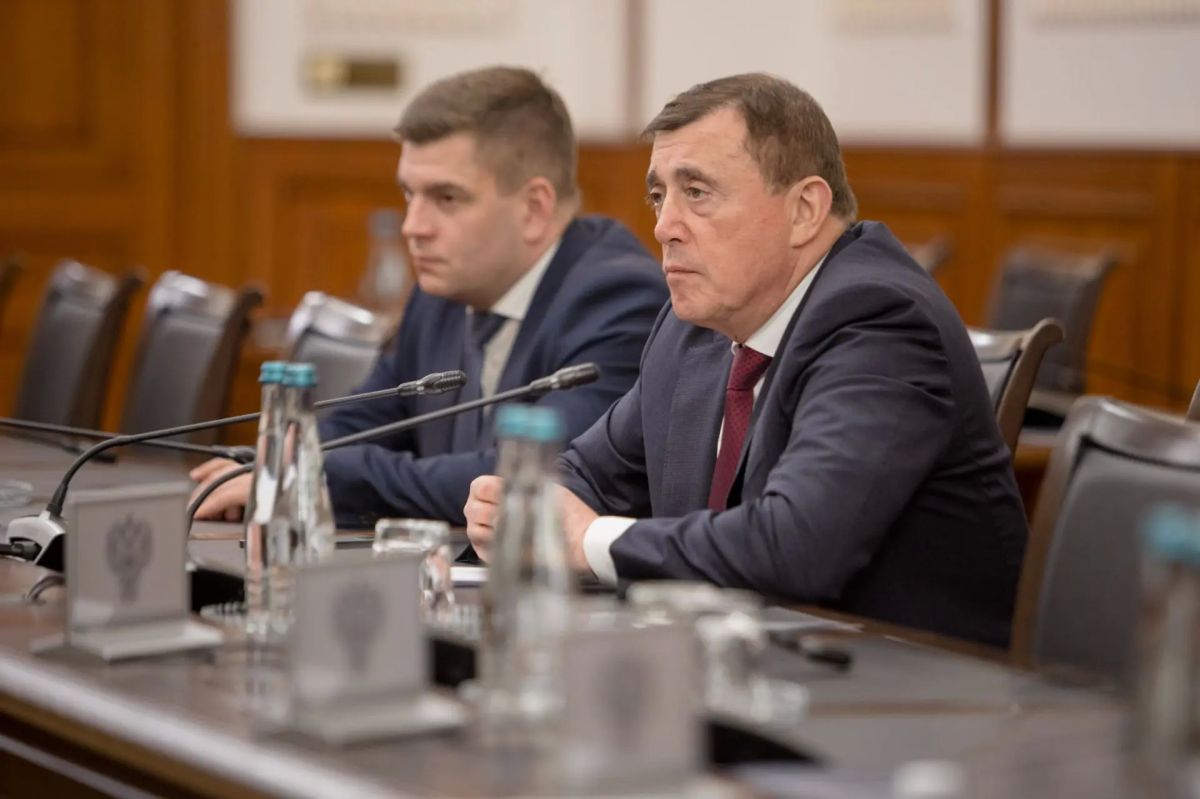 Земснаряд прибыл в порт Корсаков и приступит к работам как только позволит погода Земснаряд прибыл в порт Корсаков и приступит к работам как только позволит погода
