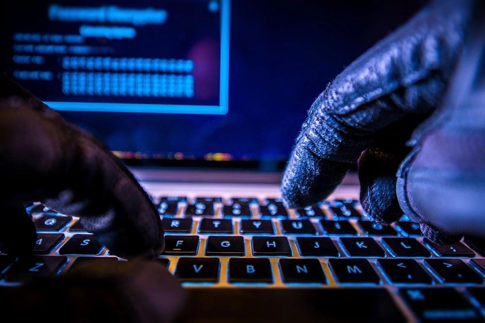 Сахалинец лишился 1,3 млн рублей изза скачанного ИИприложения