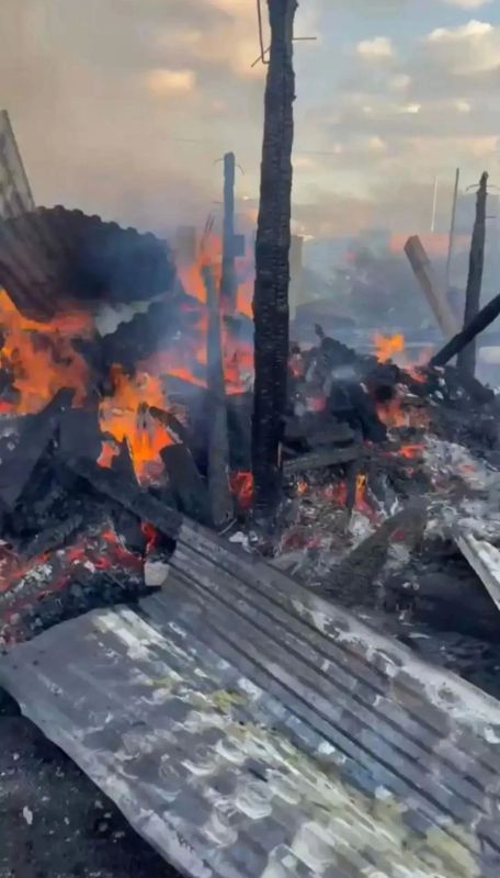 В Долинском районе горели хозяйственные постройки В Долинском районе горели хозяйственные постройки