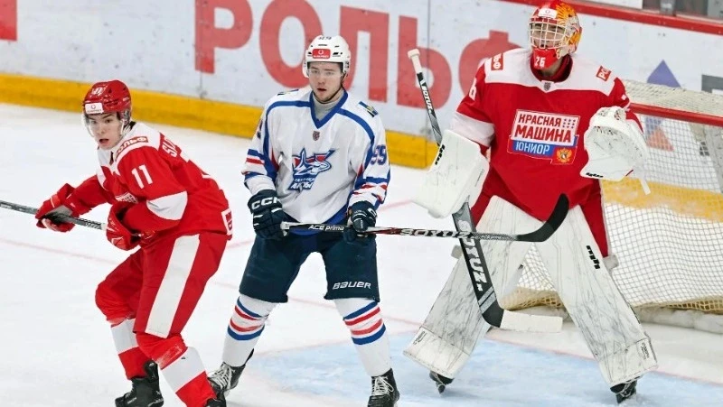 Красная машина Юниор — Сахалинские Акулы, 2:1