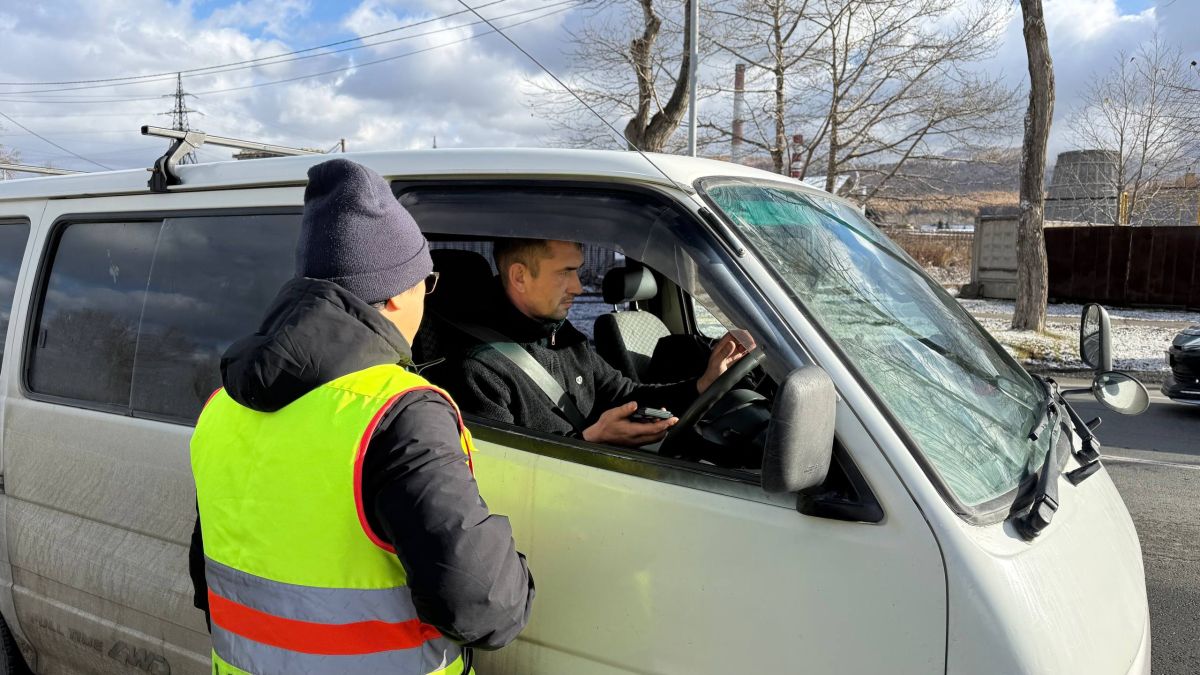 Профилактическая акция на железнодорожном переезде прошла в городе Южно-Сахалинске Профилактическая акция на железнодорожном переезде прошла в городе Южно-Сахалинске
