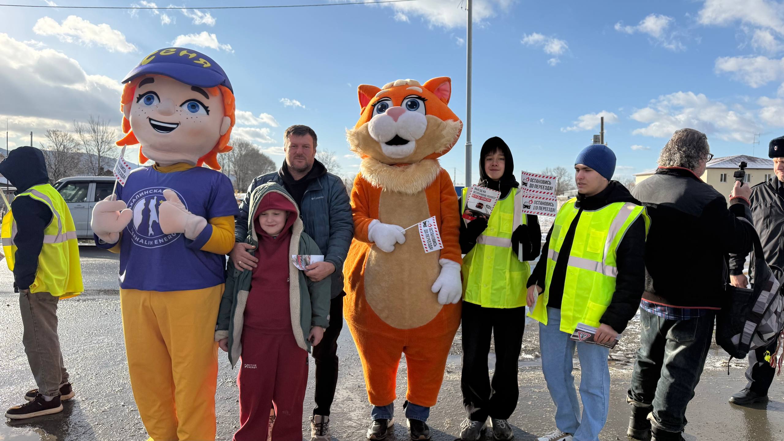 Профилактическая акция на железнодорожном переезде прошла в городе Южно-Сахалинске