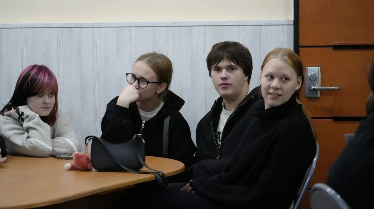 “А можно я спрошу?" - в Ногликах вицемэр ответил на все вопросы школьников “А можно я спрошу?" - в Ногликах вицемэр ответил на все вопросы школьников