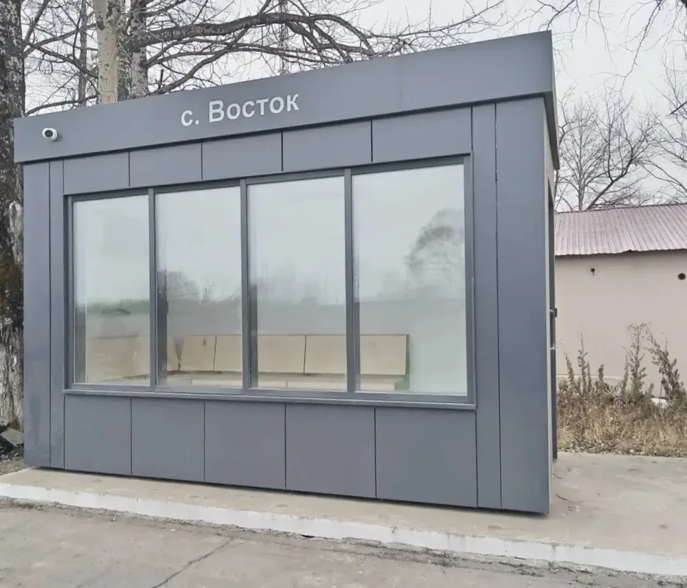 «Умные» остановки закрытого типа установили в двух сахалинских сёлах