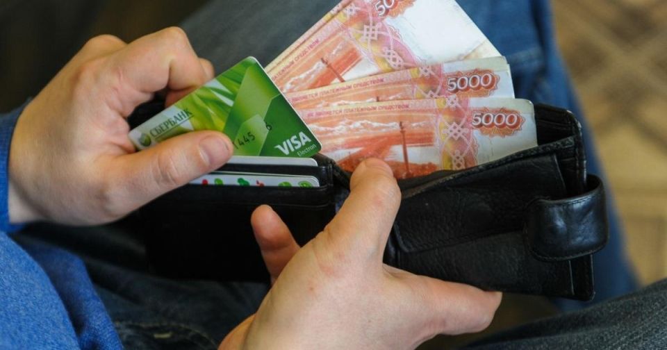 Зарплата на кредитную карту: законность и нюансы от Минтруда