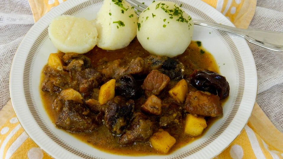 Сербский гуляш: уникальное сочетание мяса и фруктов, которое стоит протестировать