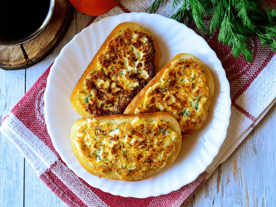 Завтрак, который покорит ваши вкусовые рецепторы: простые бутерброды с яйцом и сыром