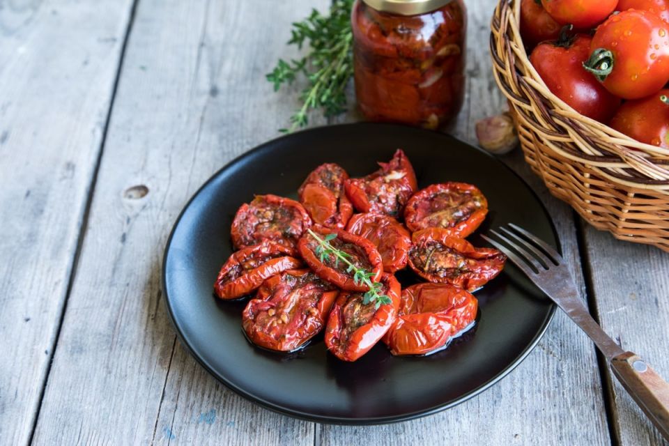 Как самостоятельно приготовить вяленые помидоры по-итальянски: секреты домашнего кулинарного искусства