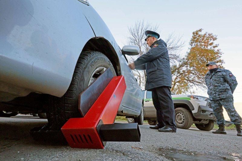Как судебные приставы заблокируют ваш автомобиль: новый взгляд на взыскание долгов