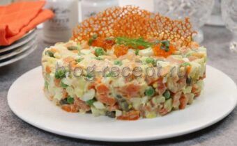 Необычное Оливье: Салат с красной рыбой и креветками