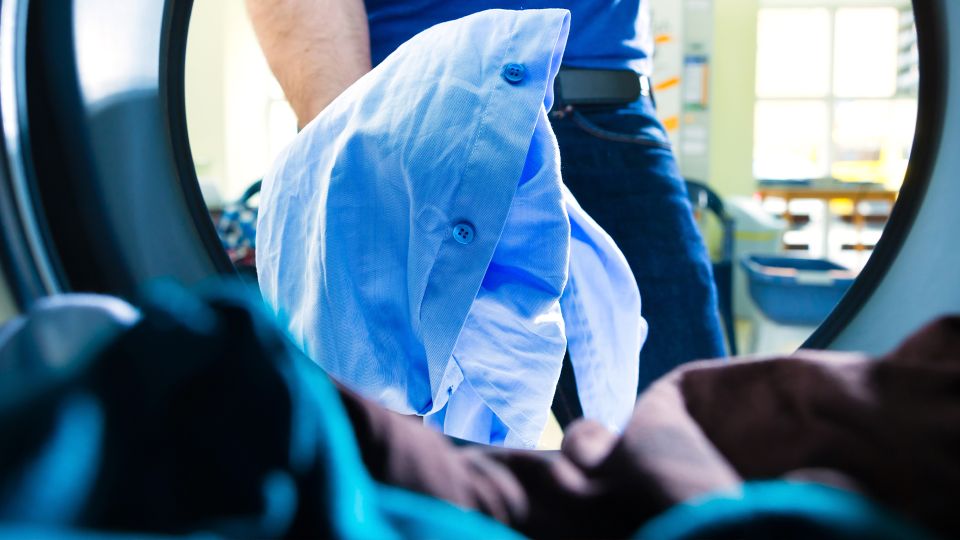 Популярные народные лайфхаки только испортят вашу одежду: никогда их не используйте