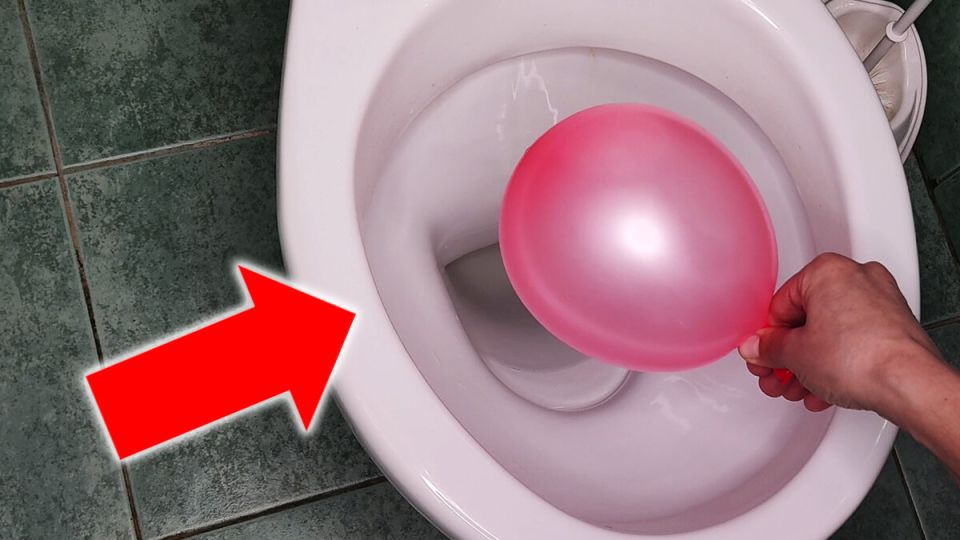 Как воздушный шарик может стать вашим помощником в очищении унитаза
