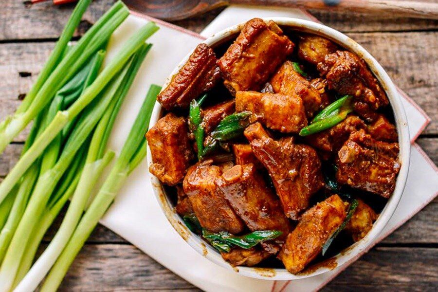 Пробуждение вкуса: как приготовить невероятные тушеные свиные ребрышки с бататом