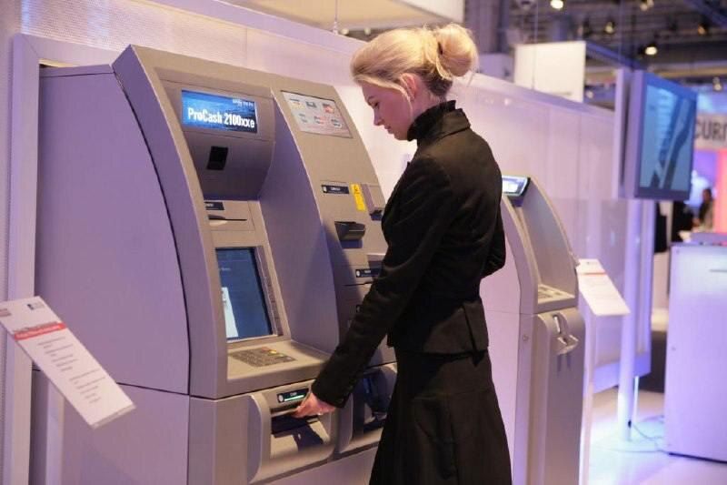 Перевод зарплаты на карту третьего лица: законность и нюансы