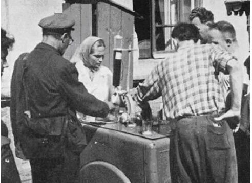 История советской газировки: от элитного напитка до символа эпохи