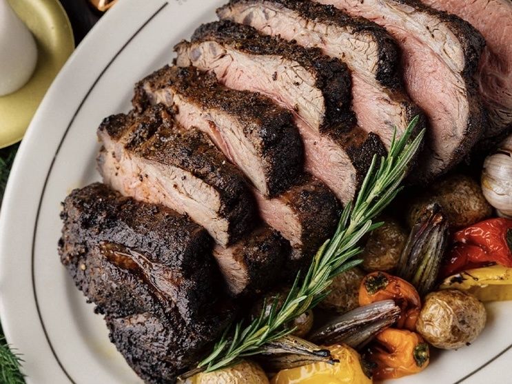 Как организовать новогодний праздник без стресса: советы шеф-поваров