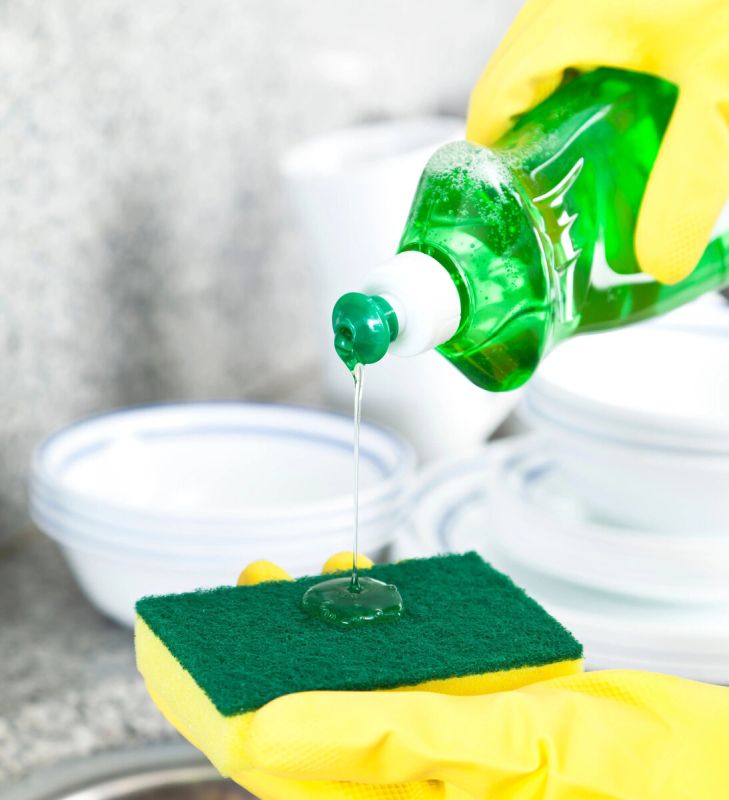 Как простое средство для мытья посуды может стать универсальным помощником по дому