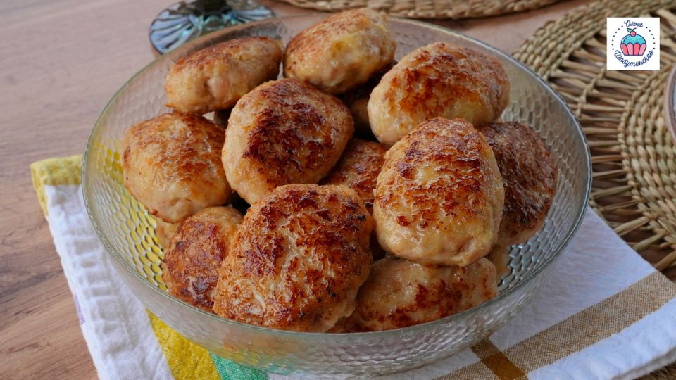 Как получить 18–20 идеально сочных куриных котлет: простой трюк с хлебом и сливочным маслом