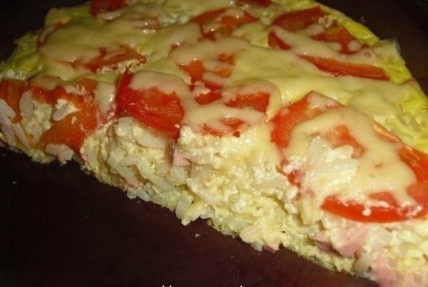 Нежная запеканка с рисом и колбасой для легкого ужина